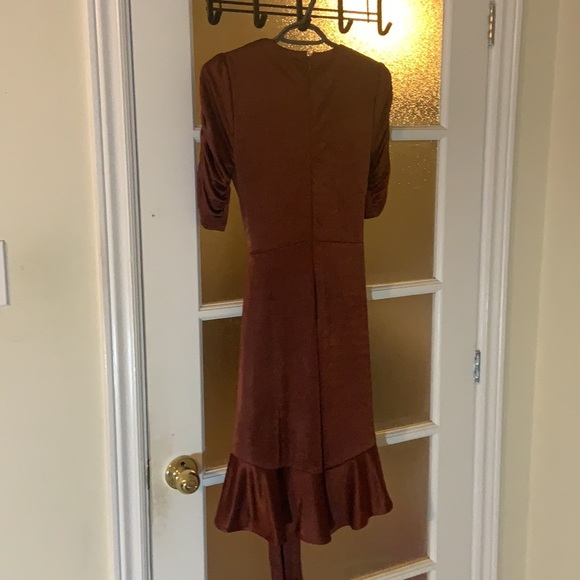 Small rust coloured satin dress - Picture 2 of 3